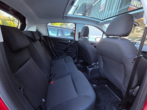 Peugeot 208 9 of 15