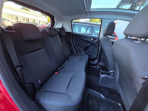 Peugeot 208 10 of 15