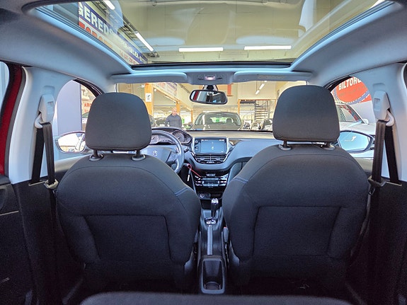 Peugeot 208 11 of 15