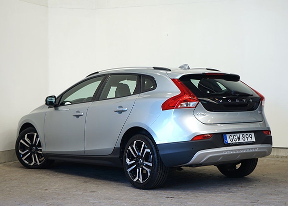 Volvo V40 Cross Country 3 of 12