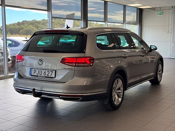 Volkswagen Passat Alltrack 3 of 25