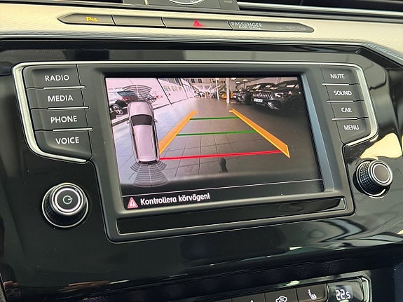 Volkswagen Passat Alltrack 18 of 25
