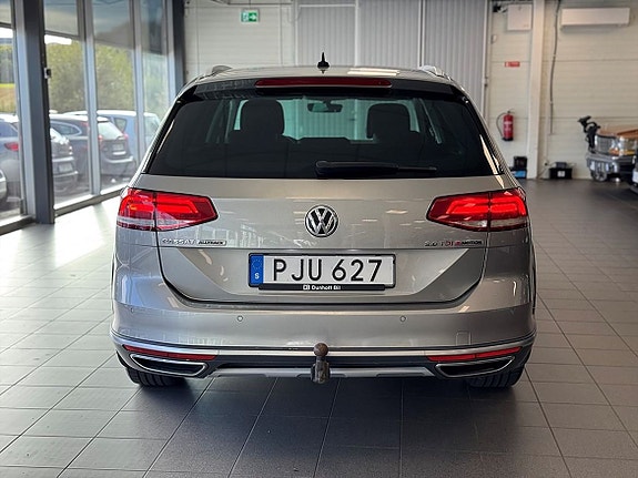 Volkswagen Passat Alltrack 4 of 25