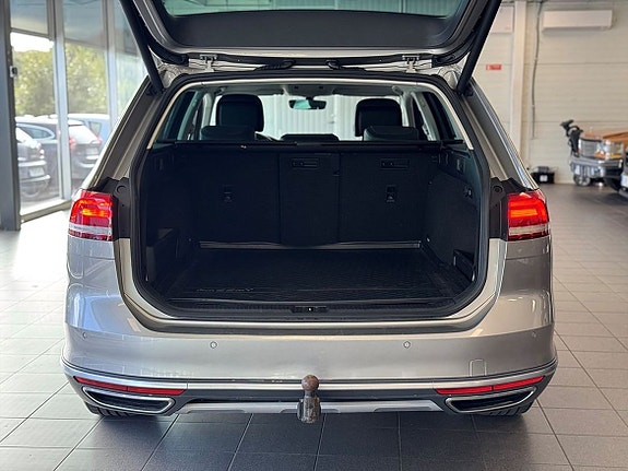 Volkswagen Passat Alltrack 23 of 25