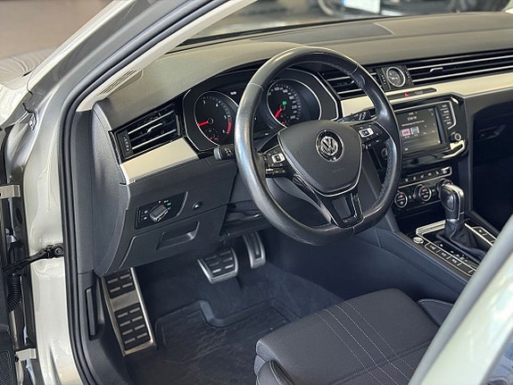 Volkswagen Passat Alltrack 9 of 25