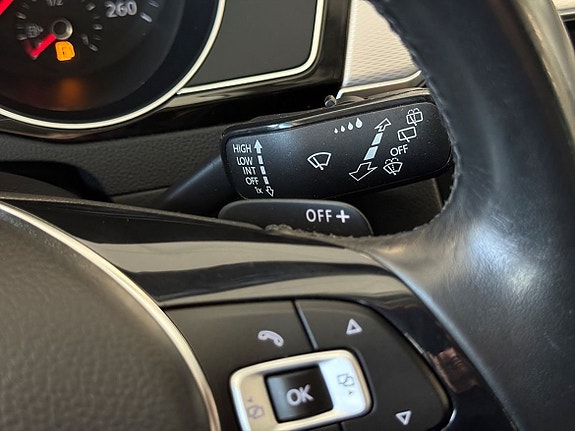 Volkswagen Passat Alltrack 16 of 25