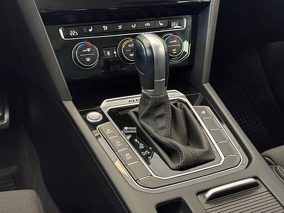 Volkswagen Passat Alltrack 17 of 25