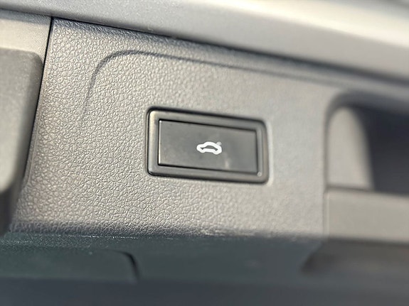 Volkswagen Passat Alltrack 22 of 25