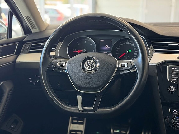 Volkswagen Passat Alltrack 11 of 25