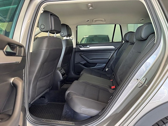Volkswagen Passat Alltrack 14 of 25
