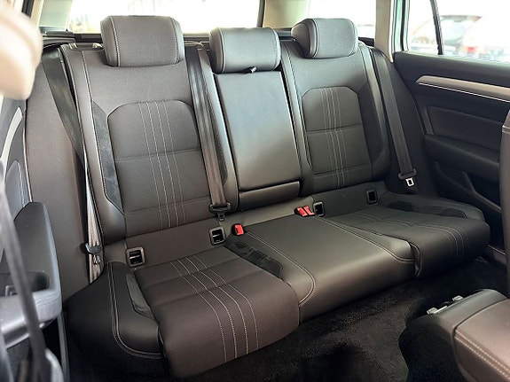 Volkswagen Passat Alltrack 13 of 25