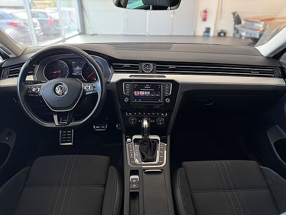 Volkswagen Passat Alltrack 10 of 25