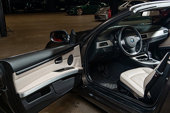 BMW 335i 13 of 30