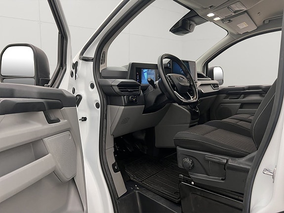 Ford Transit Custom 13 of 25