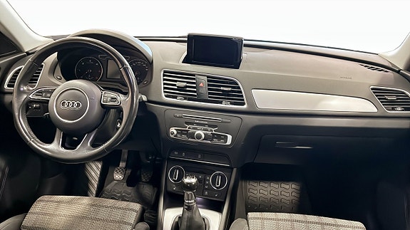 Audi Q3 4 of 12