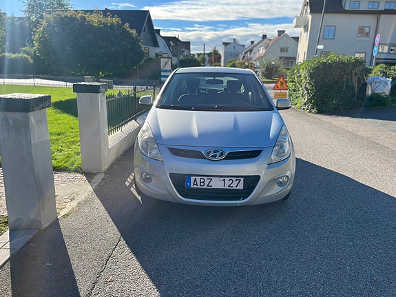 Hyundai i20 2 of 4