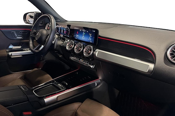 Mercedes-Benz GLB200 9 of 27