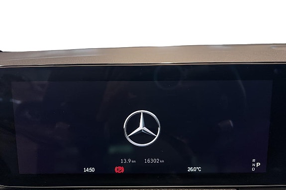 Mercedes-Benz GLB200 13 of 27