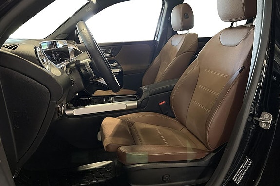 Mercedes-Benz GLB200 11 of 27