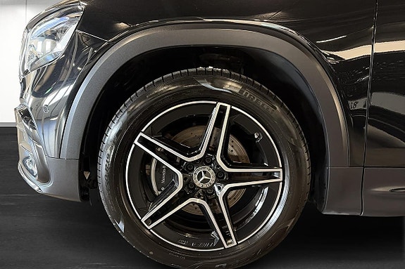 Mercedes-Benz GLB200 6 of 27