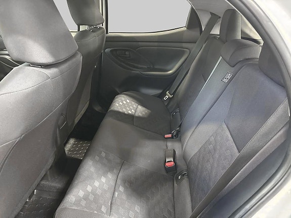 Toyota Yaris 11 of 19