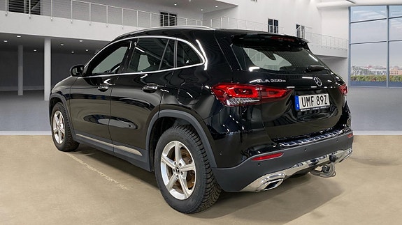 Mercedes-Benz GLA250 e 4 of 6