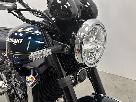 Kawasaki Z900 RS Nu hemma i butiken 12 of 13