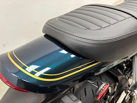 Kawasaki Z900 RS Nu hemma i butiken 9 of 13