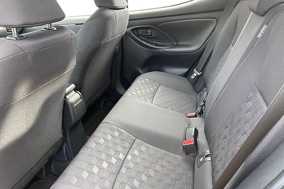 Toyota Yaris 13 of 21
