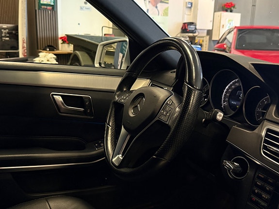 Mercedes-Benz E220 23 of 25
