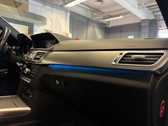 Mercedes-Benz E220 25 of 25