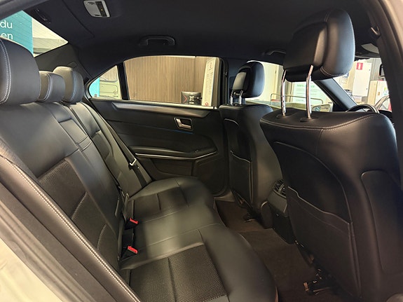 Mercedes-Benz E220 21 of 25