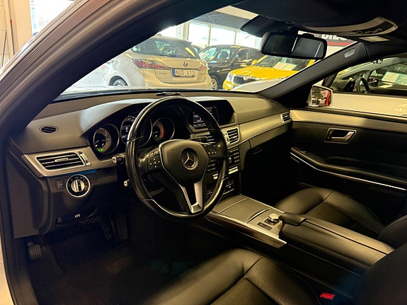 Mercedes-Benz E220 11 of 25
