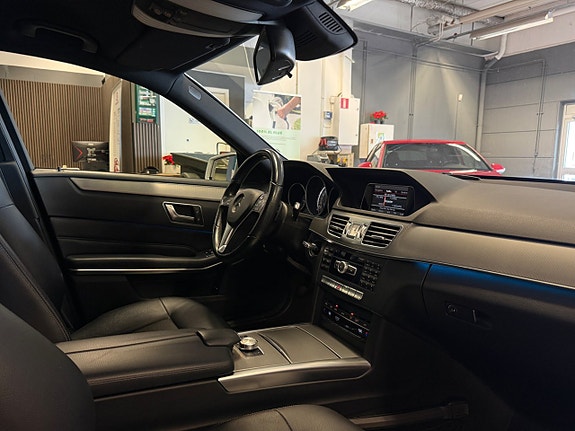 Mercedes-Benz E220 24 of 25