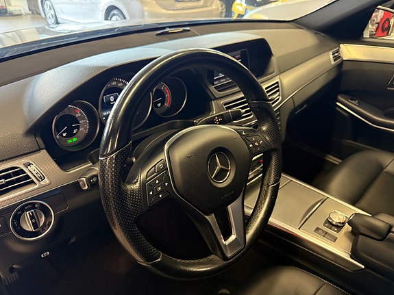Mercedes-Benz E220 12 of 25