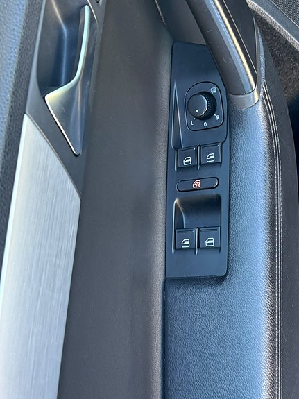 Volkswagen Passat Alltrack 13 of 15