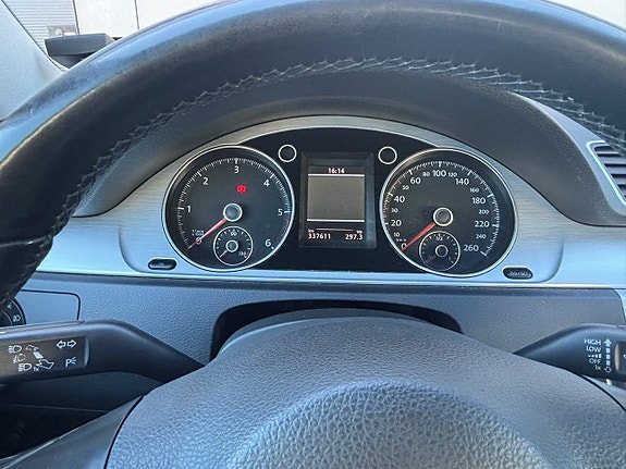 Volkswagen Passat Alltrack 11 of 15