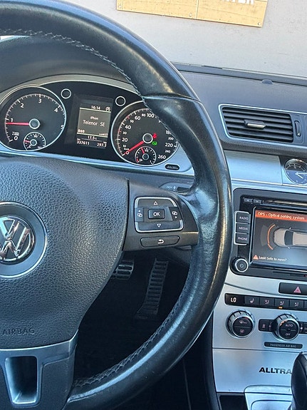 Volkswagen Passat Alltrack 9 of 15