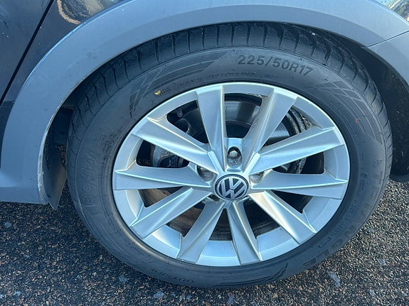 Volkswagen Passat Alltrack 15 of 15