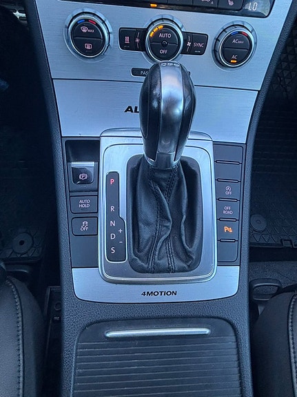 Volkswagen Passat Alltrack 14 of 15