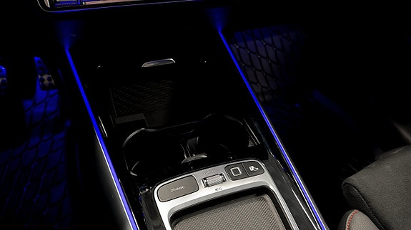 Mercedes-Benz GLA250 e 15 of 18