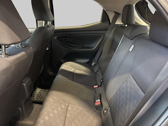 Toyota Yaris 11 of 19