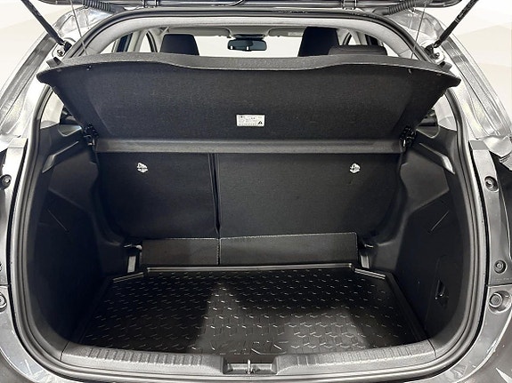 Toyota Yaris 13 of 19