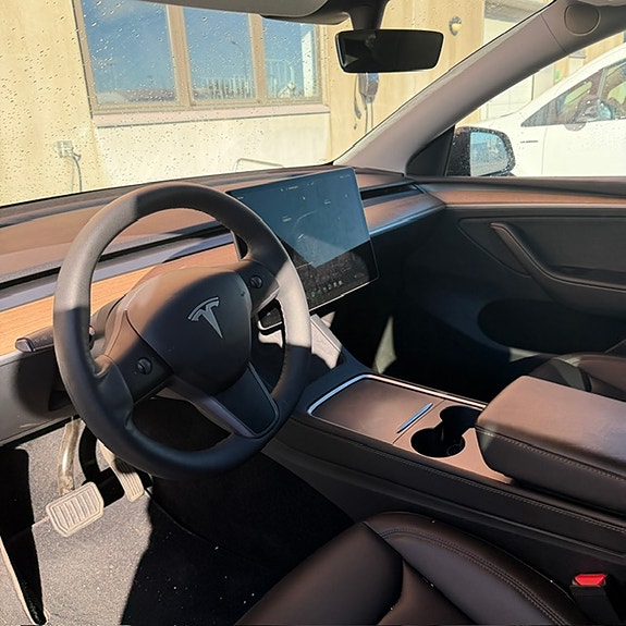 Tesla Model Y 4 of 5