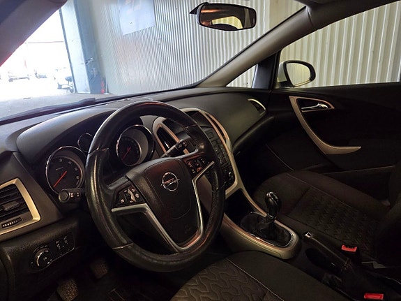 Opel Astra 8 of 12