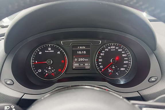 Audi Q3 14 of 21