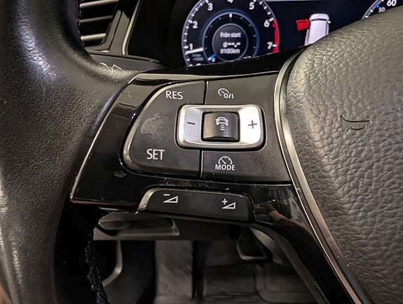 Volkswagen Passat 10 of 19