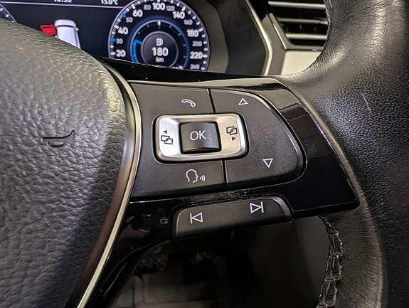 Volkswagen Passat 11 of 19