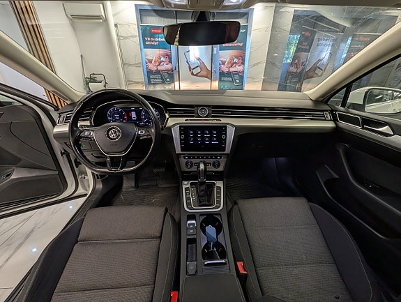 Volkswagen Passat 14 of 19