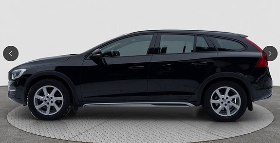 Volvo V60 Cross Country 2 of 6